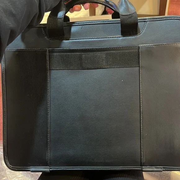 Think pad briefcase with lots of storage - Picture 3 of 3